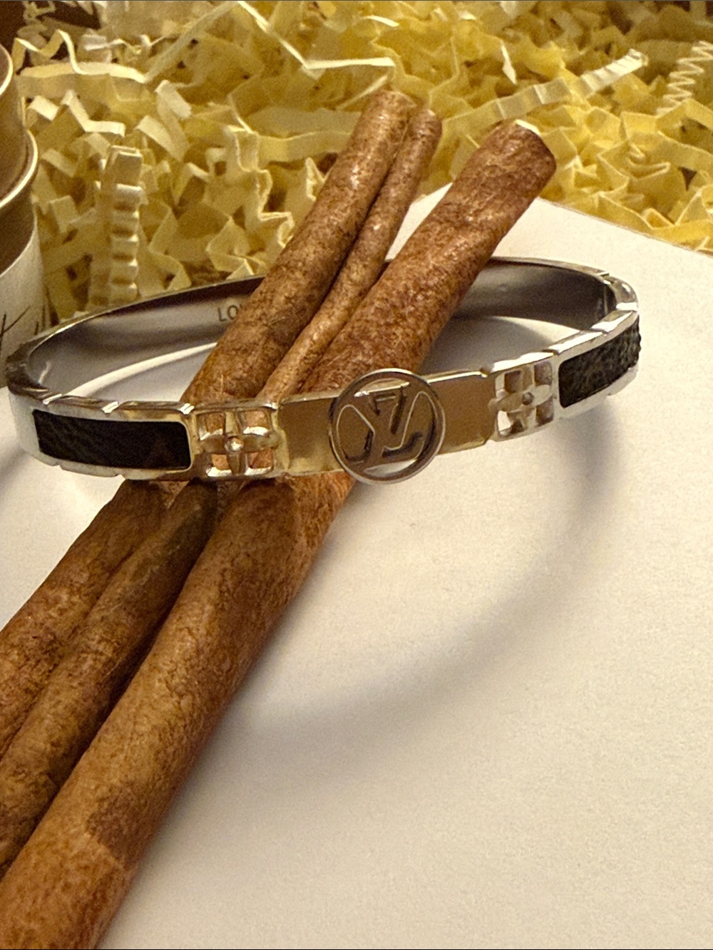 Fashion Jewelry Silver Logo Bangle with Brown Inlay